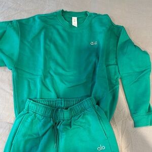 Alo Green Sweatshirt and Joggers Set